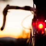 Asegura tu camino con estilo: Luces de bicicleta que se encienden mientras pedaleas