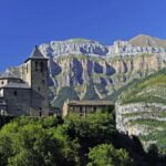 Descubre las emocionantes rutas en bicicleta por Huesca: ¡Impresionantes paisajes te esperan!